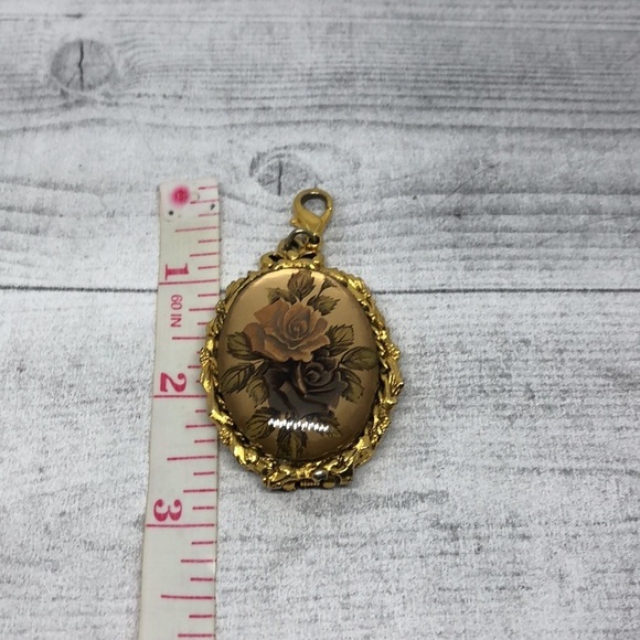 Vintage Max Factor Large Floral Lucite or Glass Locket Pendant Statement… - Picture 4 of 5